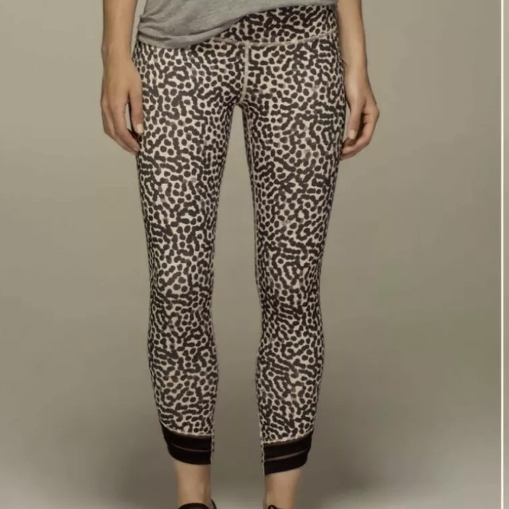 Lululemon wuander Under leopard size 8